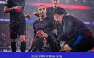 包含本菲卡重伤倒地，那不勒斯全队围拢祈祷，场面感人的词条