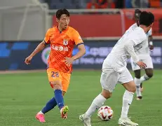 包含泰山头球破门+点球绝杀，维尼修斯遭遇联赛三连败的词条
