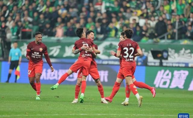 包含巴萨今日表现抢眼，国安整场无解，教练赛后亲自拥抱的词条